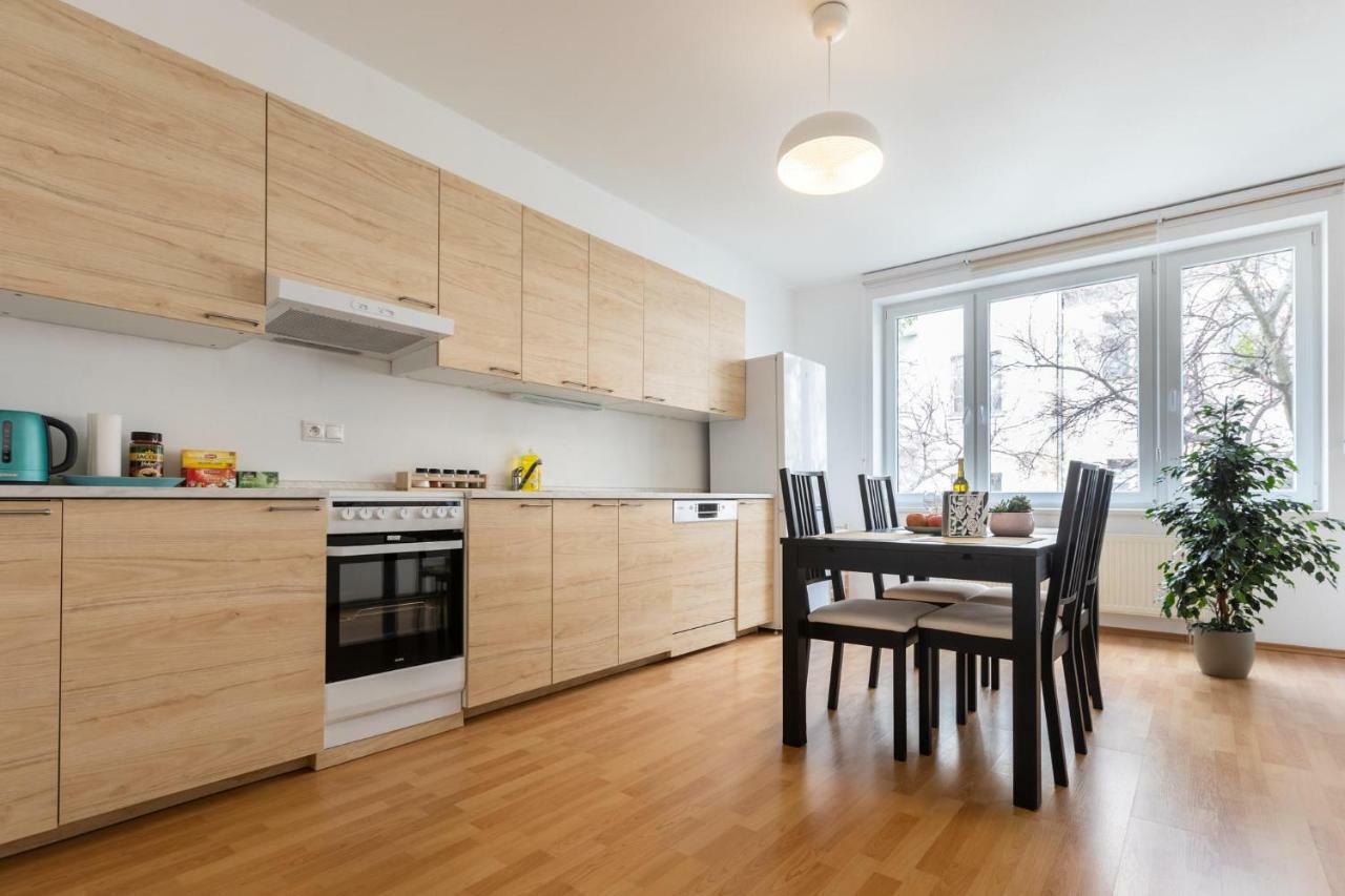Spacious In The Old Town Of Апартаменти