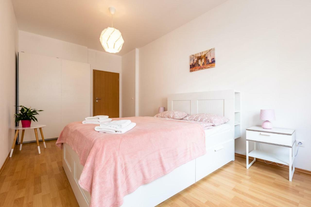 Апартаменти Spacious In The Old Town Of *